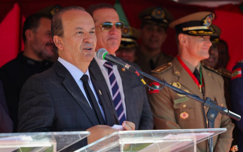 “Coragem, disciplina e vocação para servir, são 190 anos de dedicação à proteção dos catarinenses", afirma governador Jorginho Mello na solenidade de aniversário da PMSC