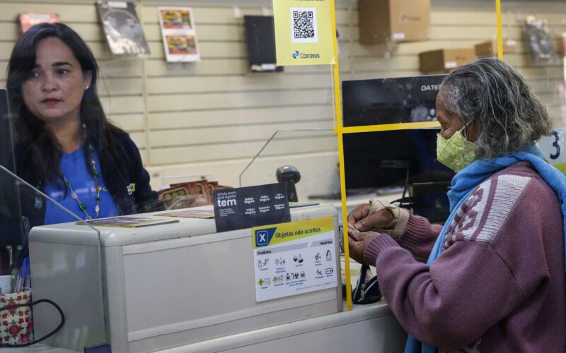 Correios fazem primeiros atendimentos a vítimas da fraude no INSS