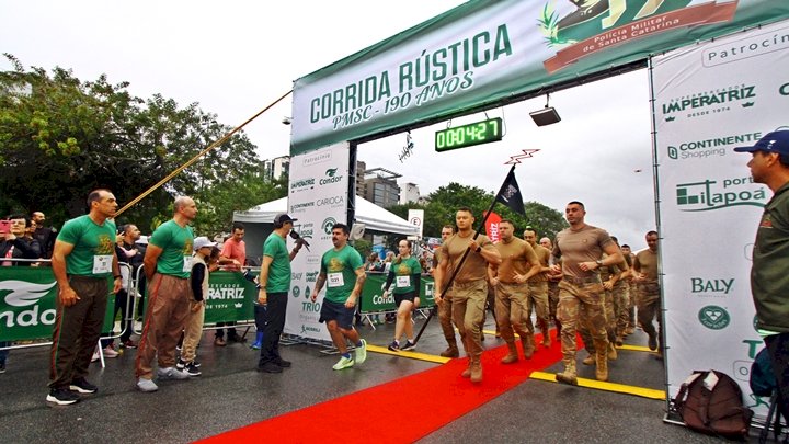 Corrida Rústica da Polícia Militar reúne milhares de atletas em Florianópolis