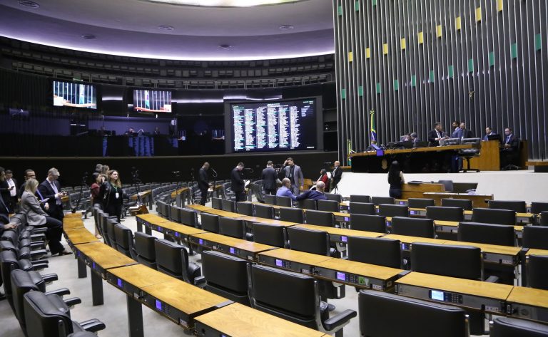 Deputados analisam pedidos de urgência para projetos de lei; acompanhe - Notícias