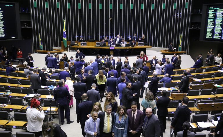 Deputados analisam projeto que cria a Lei do Mar; acompanhe - Notícias