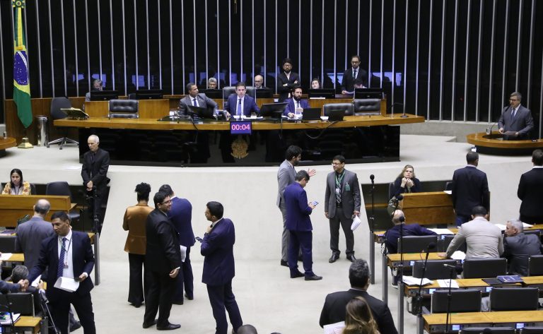 Deputados analisam projeto que cria a Política Nacional de Juventude e Sucessão Rural; acompanhe - Notícias