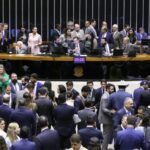 Deputados analisam projeto que exige botão de pânico em aplicativos de transporte; acompanhe – Notícias
