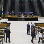 Deputados analisam projeto que reajusta remuneração de servidores do Executivo federal; acompanhe - Notícias
