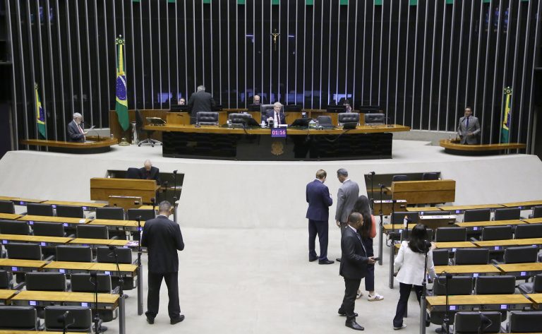 Deputados analisam projeto que reajusta remuneração de servidores do Executivo federal; acompanhe - Notícias