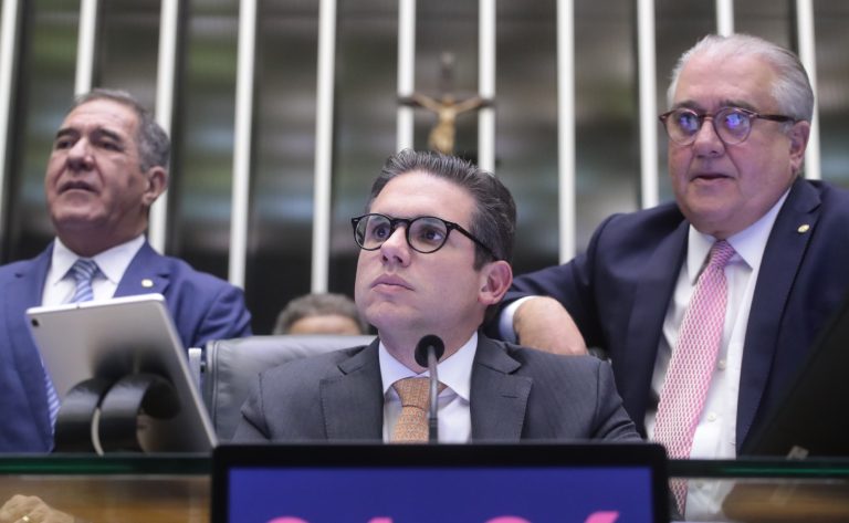 Deputados analisam projeto que reformula a Lei de Concessões Públicas; acompanhe - Notícias