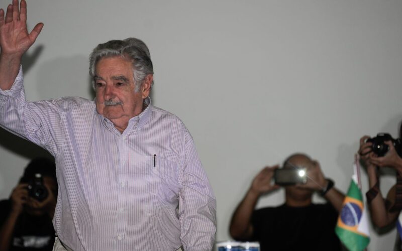 Deputados e senadores brasileiros lamentam morte de Mujica