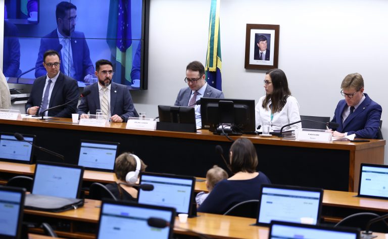 Deputados se dizem preocupados com impactos da suspensão da Voepass para o país - Notícias