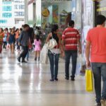 Dia das Mães: 80% dos moradores de favelas pretendem dar presentes