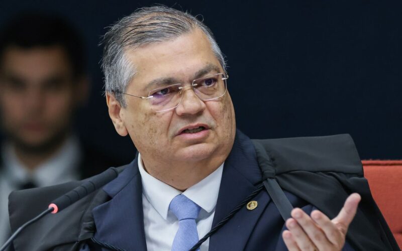 Dino dá cinco dias úteis para Sóstenes esclarecer fala sobre emendas