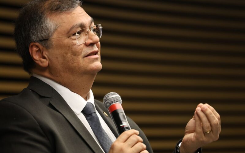 Dino diz que não cabe ao Judiciário redesenhar sistema tributário