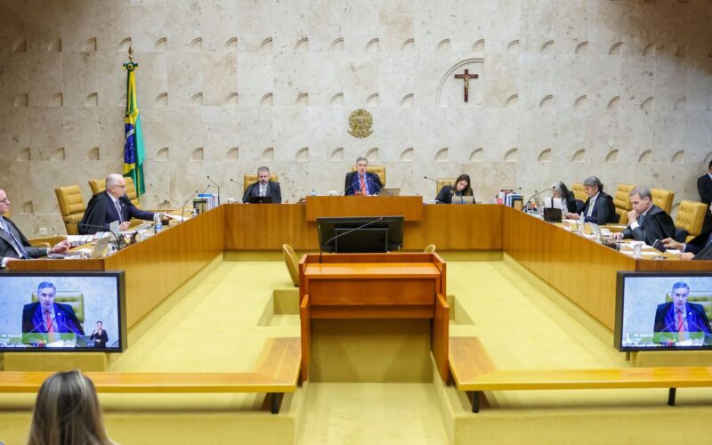 Dino e Mendonça têm discussão acalorada durante sessão do STF