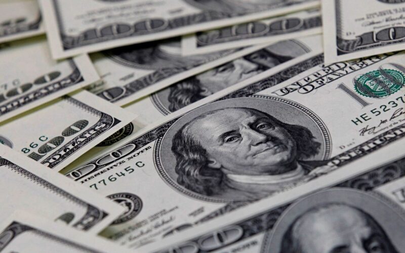 Dólar sobe para R$ 5,66 com medidas sobre IOF