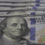 Dólar ultrapassa os R$ 5,70 à espera de juros nos EUA e no Brasil
