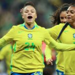 Dudinha brilha e seleção feminina derrota Japão no frio paulistano
