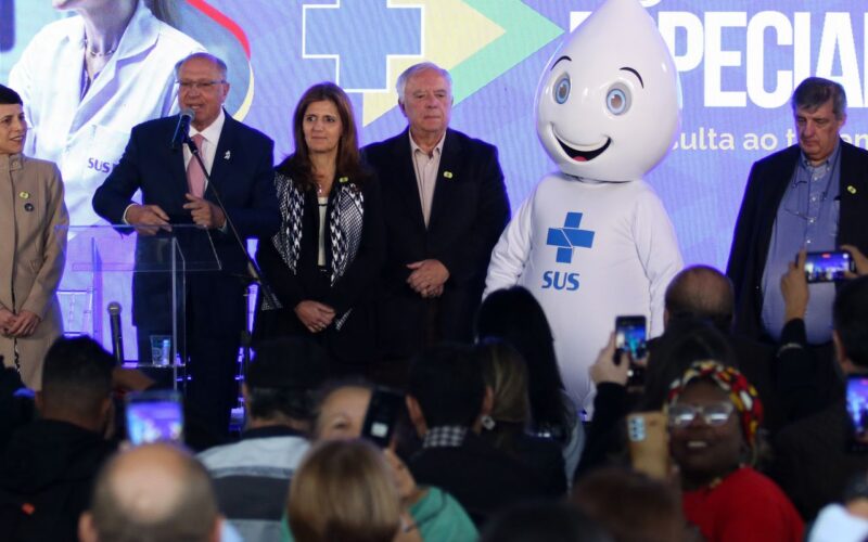 Equipamentos para tratamento do câncer são entregues para seis cidades