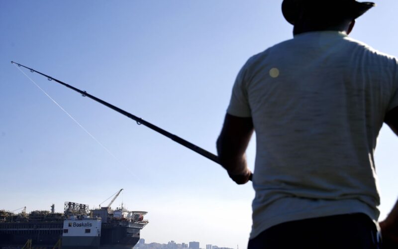 Especialistas alertam para risco de novas frentes de petróleo no país