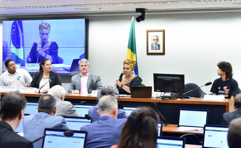 Especialistas apontam necessidade de reforçar número de servidores na rede federal de educação profissional - Notícias