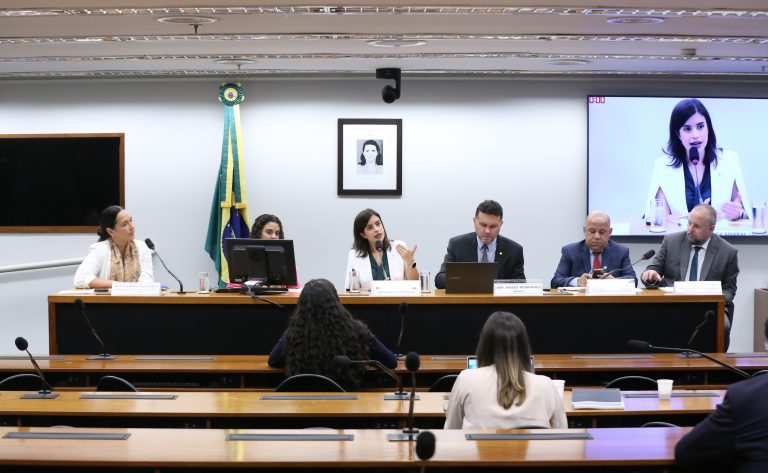 Especialistas discordam sobre idade adequada para alfabetização das crianças em debate sobre novo PNE - Notícias