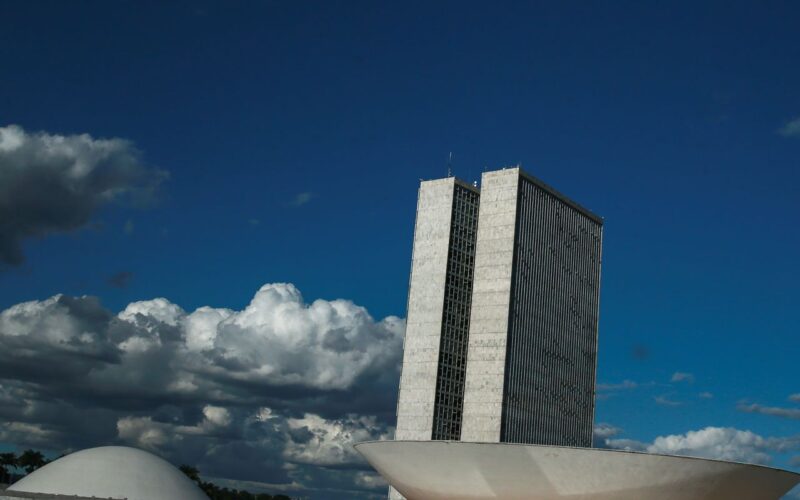 Estudo mapeia “bancada da bala”, que tem poucos projetos sobre armas