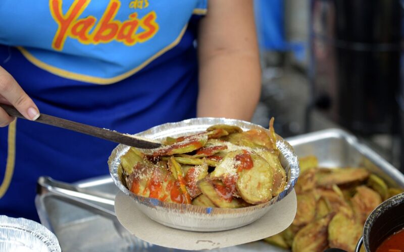 Feira das Yabás celebra Dia do Trabalhador no centro do Rio