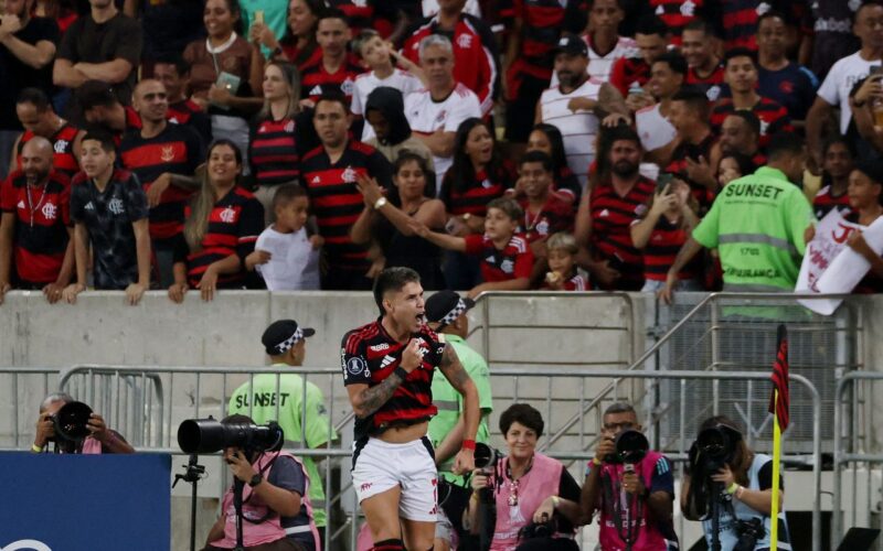 Fla derrota LDU e fica perto da vaga nas oitavas da Libertadores