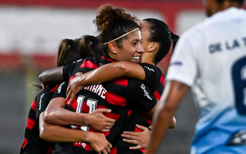 Flamengo goleia Real Brasília por 4 a 0 no Brasileirão Feminino