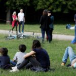 França proibirá fumar em praias, parques e perto de escolas