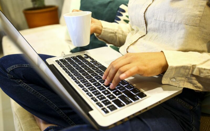 Golpes no Dia das Mães: veja como se proteger nas compras online