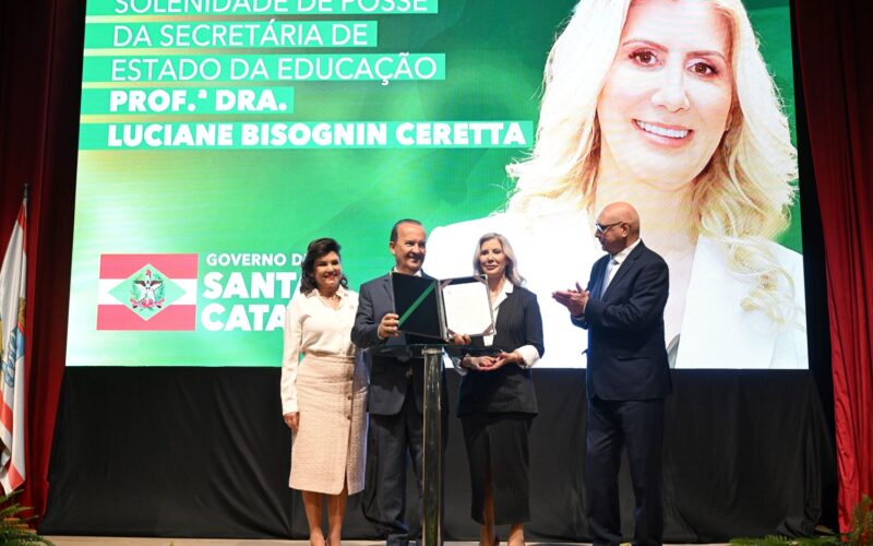 Governador Jorginho Mello dá posse a Luciane Ceretta como nova secretária da Educação de Santa Catarina