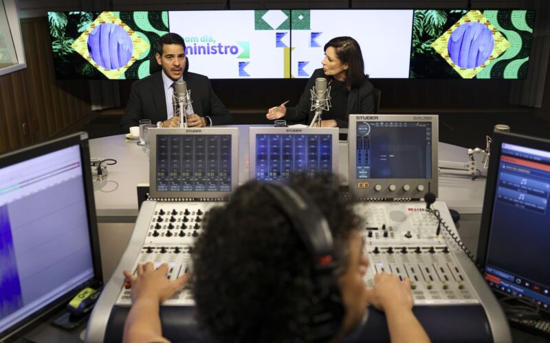 Governo avalia se mantém descontos do INSS por entidades