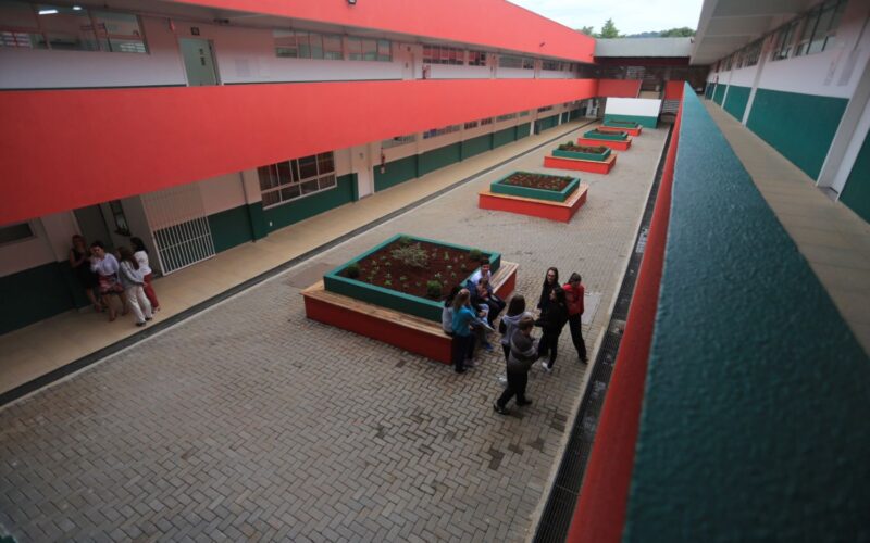 Governo de SC aumenta em mais de 60% investimento na manutenção das escolas 