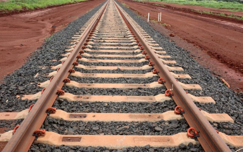 Governo quer leiloar ferrovia EF-118 ainda neste ano, diz ministro