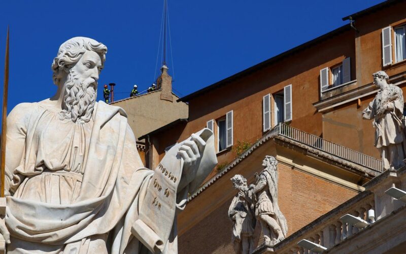 Instalada na Capela Sistina chaminé que anunciará o novo papa