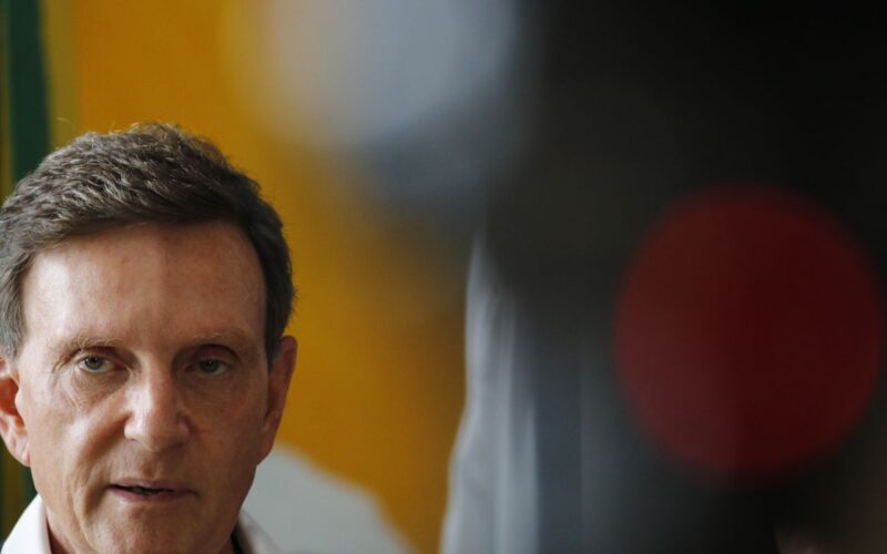 Justiça do RJ bloqueia bens de Crivella por improbidade administrativa