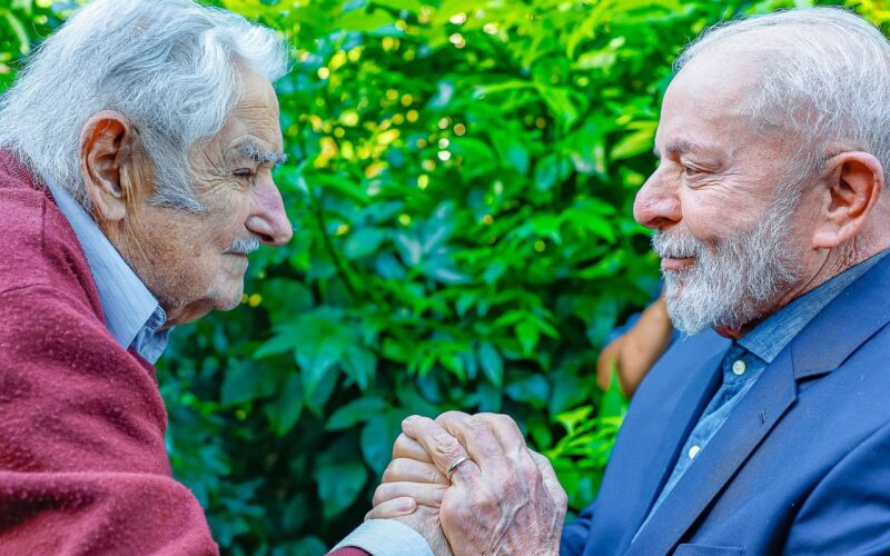 Lula: Mujica mostrou "que luta política e doçura podem andar juntas"