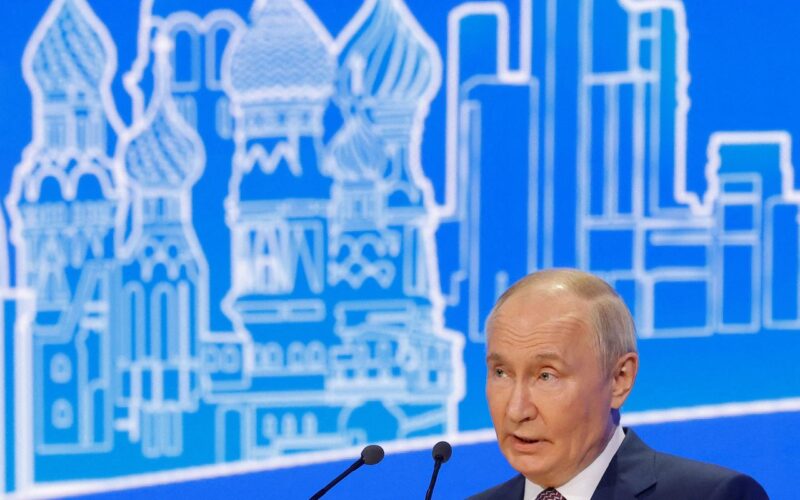 Lula diz que pedirá a Putin que sente à mesa com Zelensky