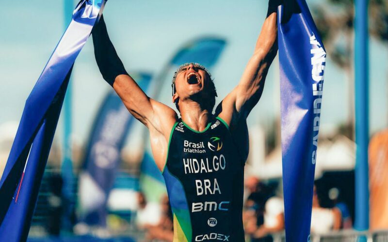 Miguel Hidalgo conquista vitória histórica na elite do triatlo mundial