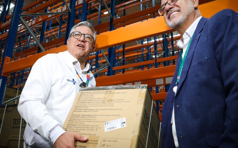 Ministério da Saúde recebe 1,3 milhão de vacinas contra a Covid-19