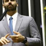 Moraes abre inquérito para investigar Eduardo Bolsonaro