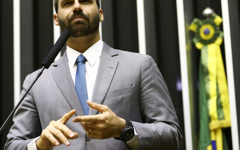 Moraes abre inquérito para investigar Eduardo Bolsonaro