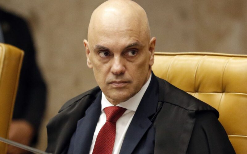 Moraes vota por suspensão parcial de ação do golpe contra Ramagem