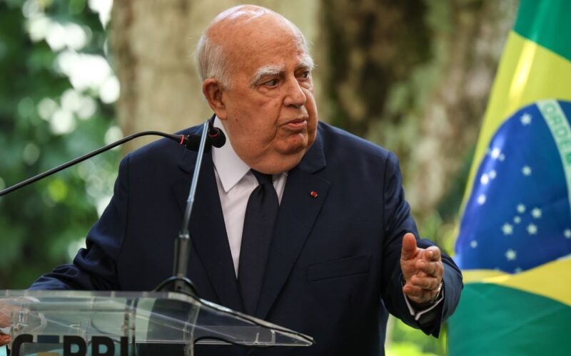 Morre, aos 90 anos, o embaixador Marcos Azambuja