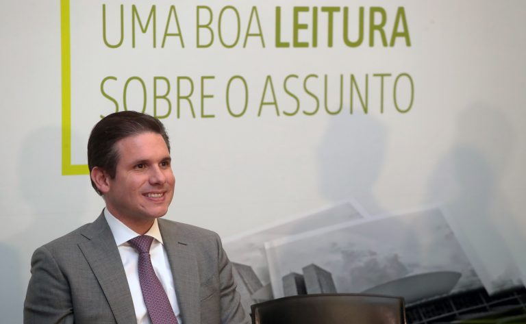 Motta afirma que revista jurídica da Câmara vai ajudar na promoção da estabilidade institucional do País - Notícias