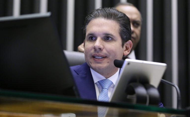 Motta diz que há compromisso do governo em discutir reestruturação de carreiras não contempladas - Notícias