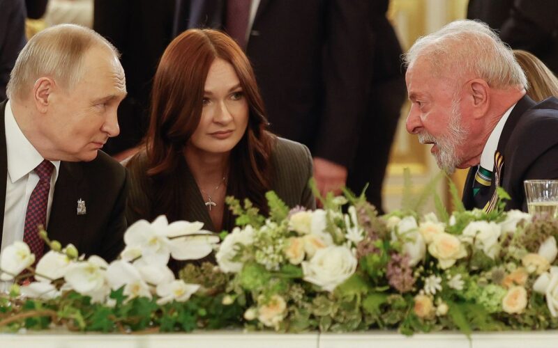 Na Rússia, Lula celebra 80 anos da vitória contra o nazismo