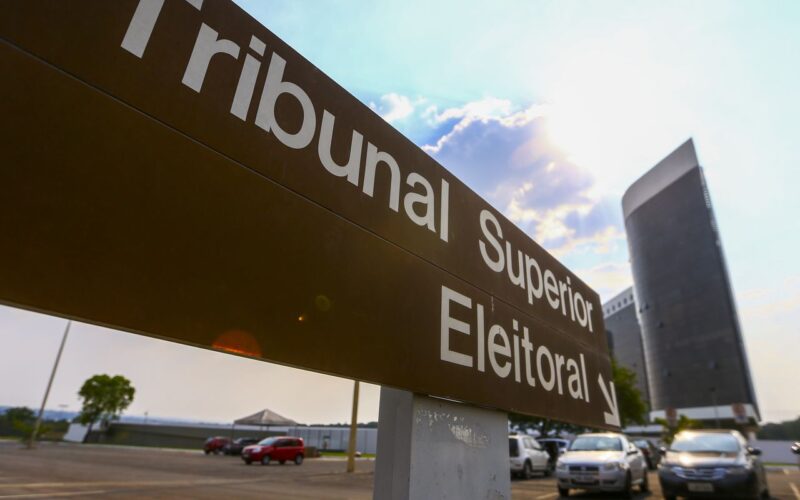 Nunes Marques suspende decisão do TRE que afastou prefeito de Barueri