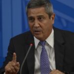 PGR defende que general Braga Netto siga em prisão preventiva