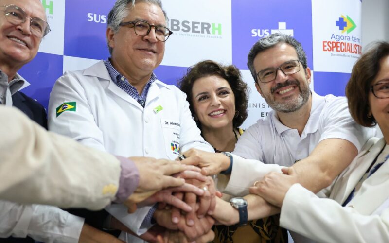 Padilha participa de 1º mutirão de cirurgias para reduzir fila do SUS