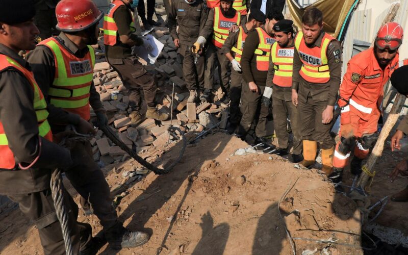 Paquistão diz ter abatido 25 drones; Índia repeliu retaliação